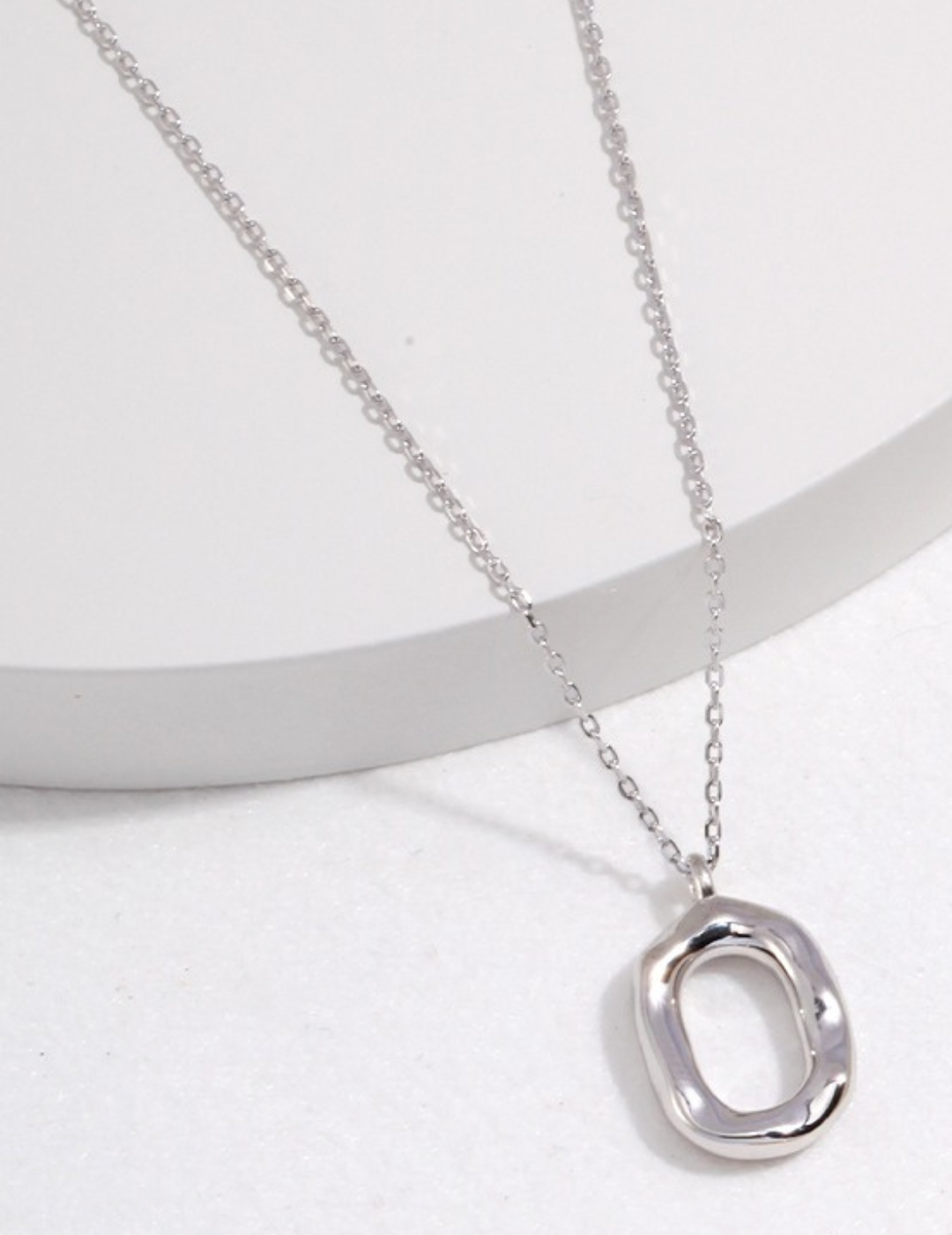 Classic O-shaped Necklace