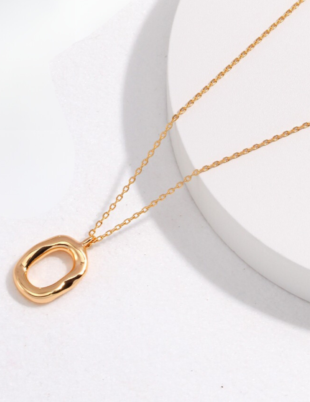 Classic O-shaped Necklace