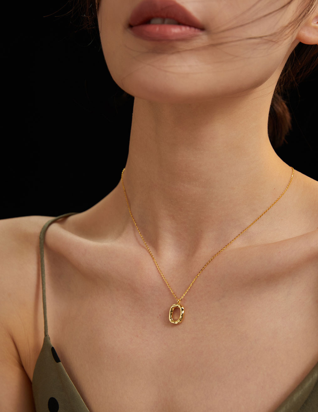 Classic O-shaped Necklace