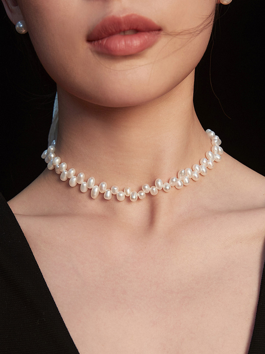 Pure Radiance: Luxury Artisan Crafted Pearl Necklace