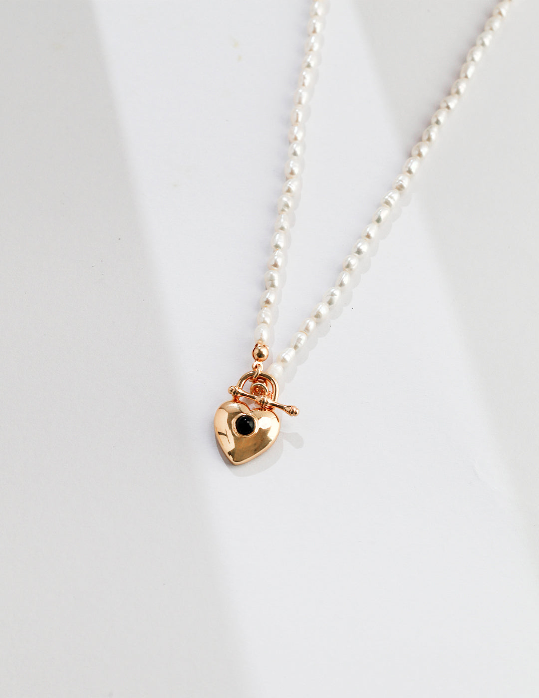 Adorable Rice-Grain Pearl and Golden Heart Black Agate Pendant Necklace