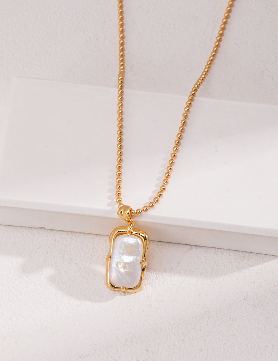 Ocean's Embrace: Luxe Retro Gold Square Baroque Pearl Pendant Necklace