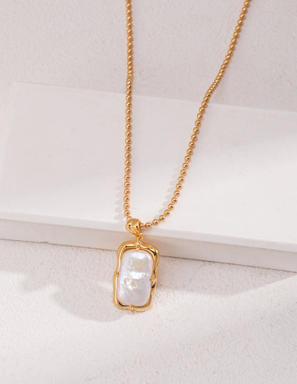 Ocean's Embrace: Luxe Retro Gold Square Baroque Pearl Pendant Necklace