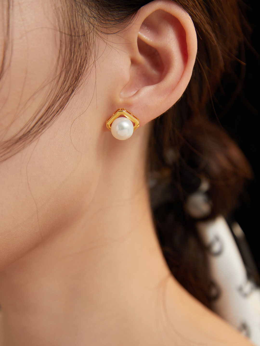 Sophisticated Geometric Pearl Earrings