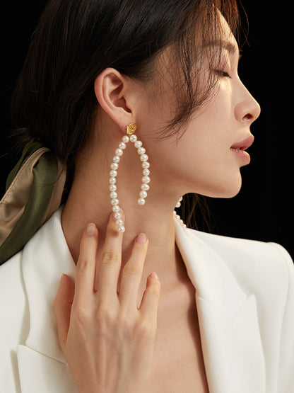 Timeless Elegance: Queen Pearl Drop Earrings