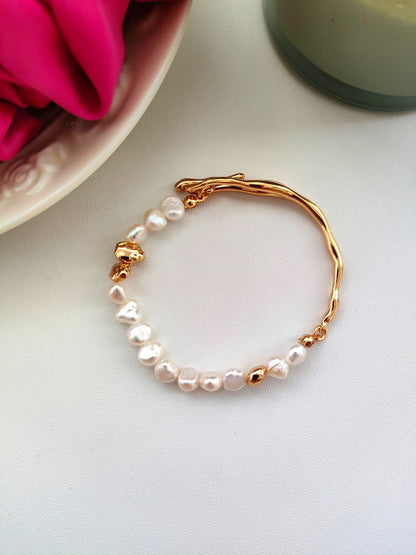 Fluid Silver Pearl Bracelet