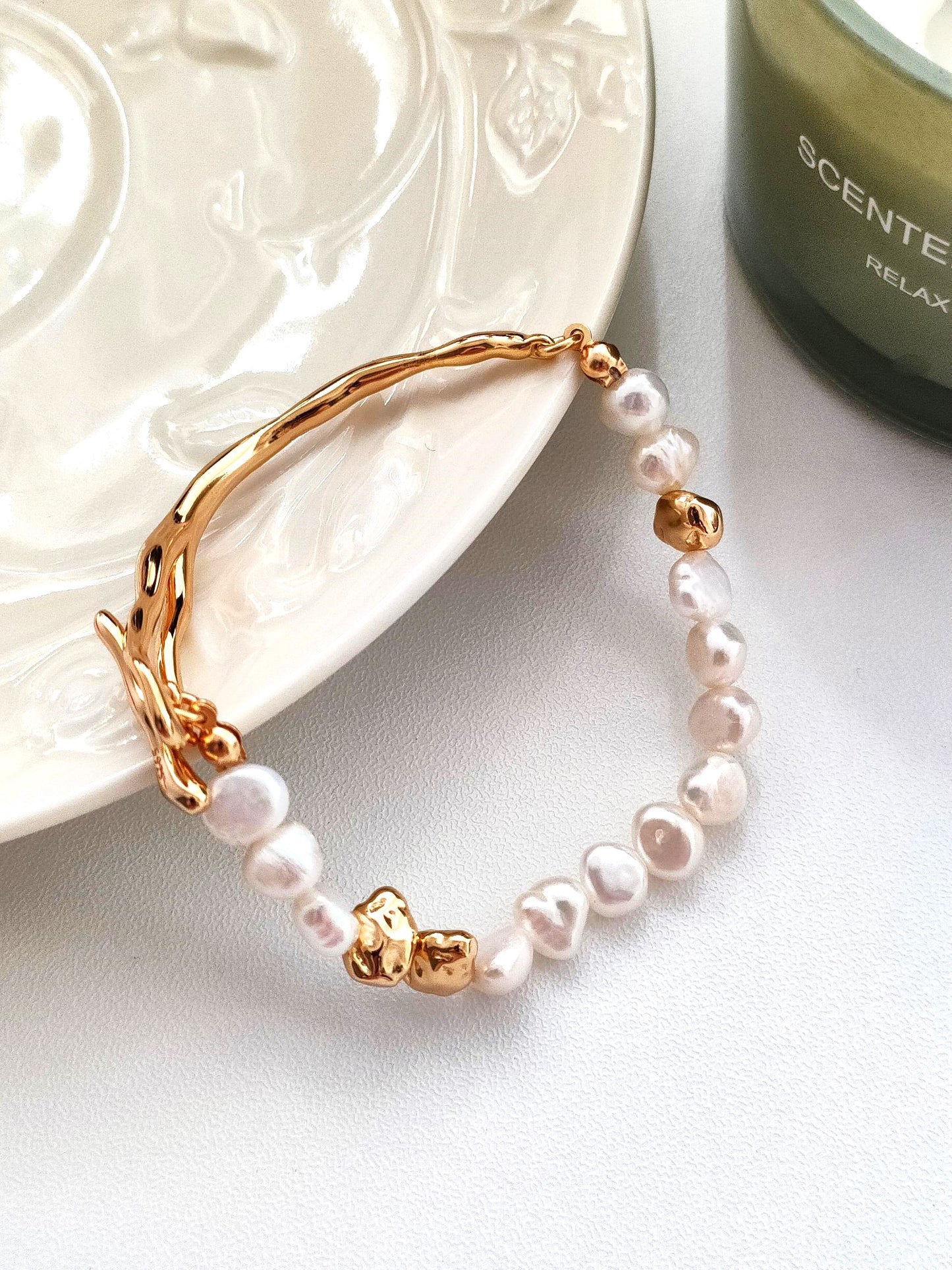 Fluid Silver Pearl Bracelet