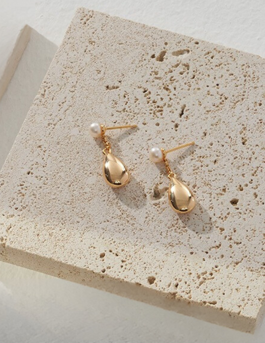 Asteroid: Stylish Pearl and Gold Beaded Earrings