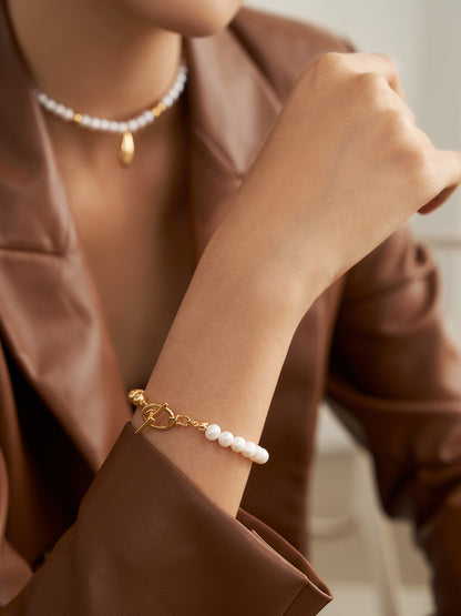 Asteroid: Stylish Pearl and Gold Beaded Bracelet