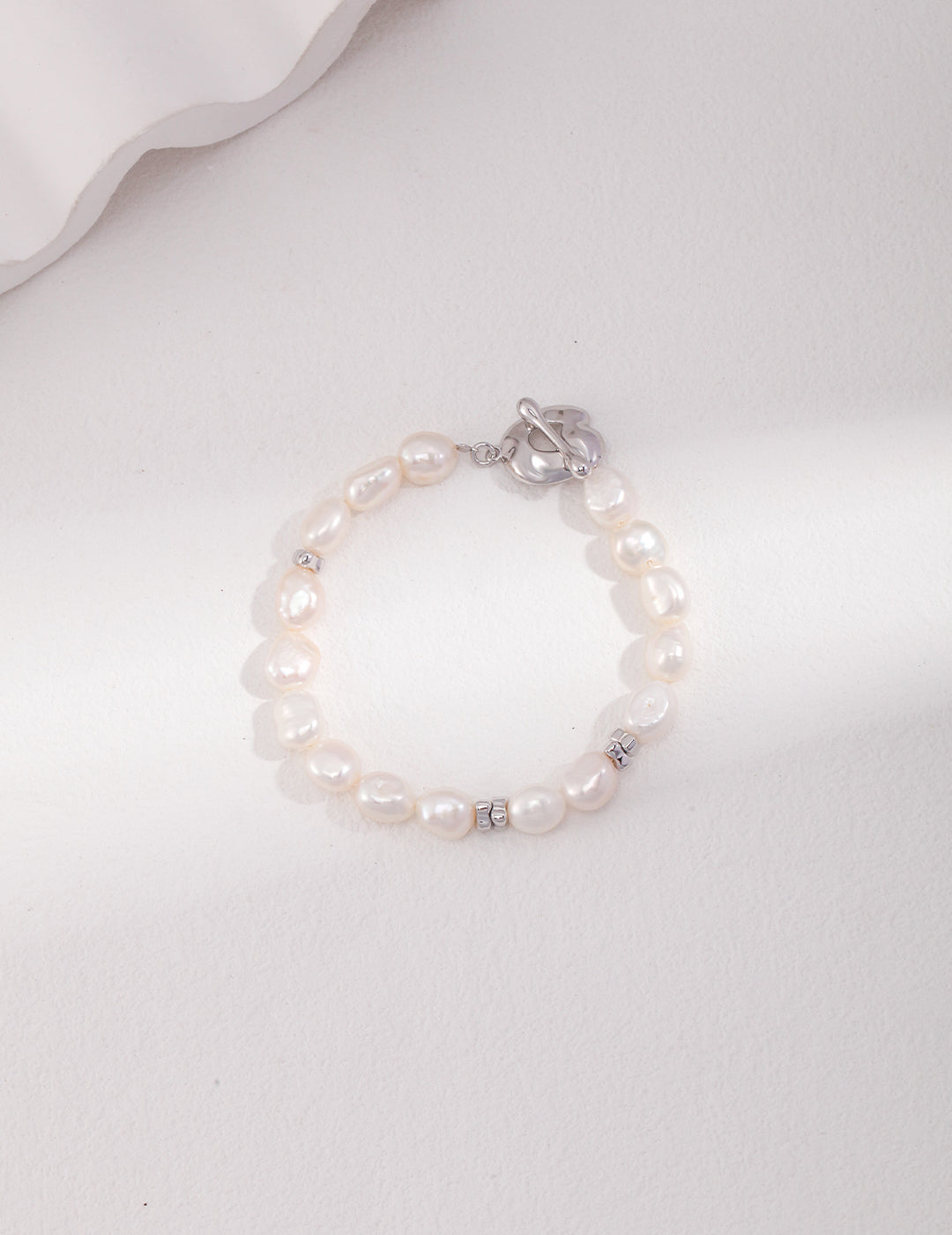 Baroque Pearls Bracelet with Petal Clasp